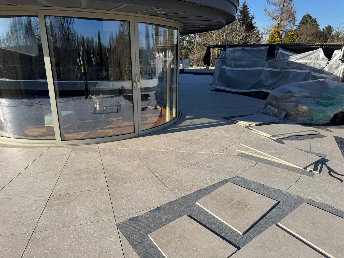 Roof terrace paving installation
