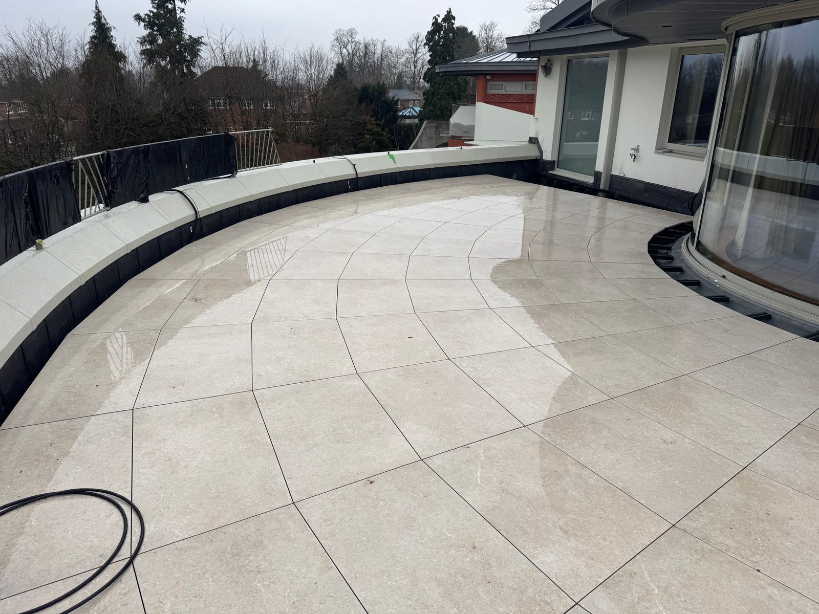 Paved roof terrace around a curved building facade